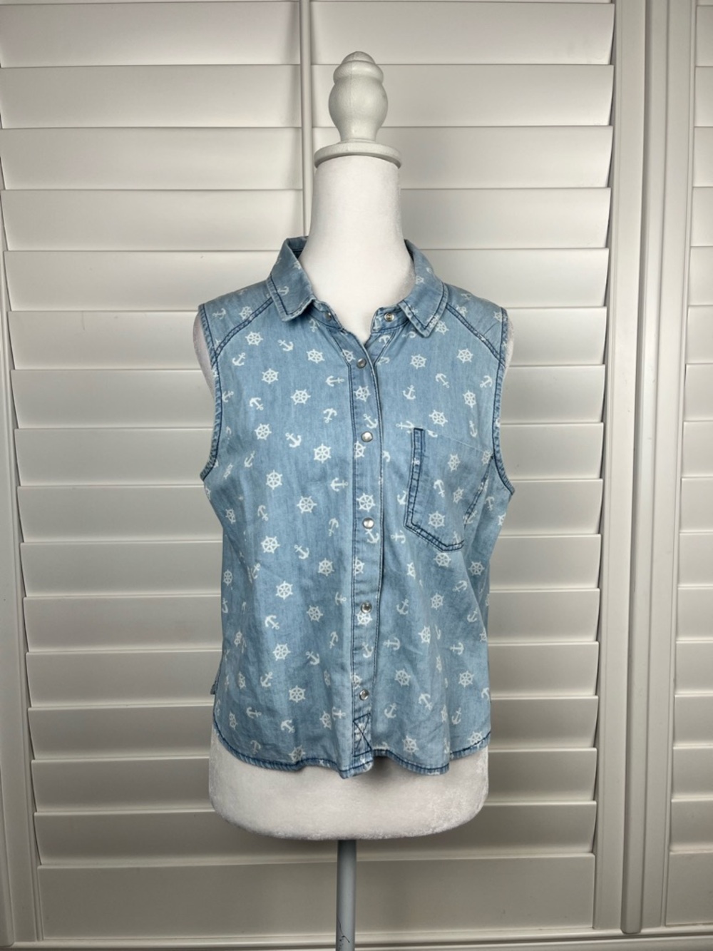Red Camel Chambray Anchor Print Sleeveless Button Front Shirt Nautical size m